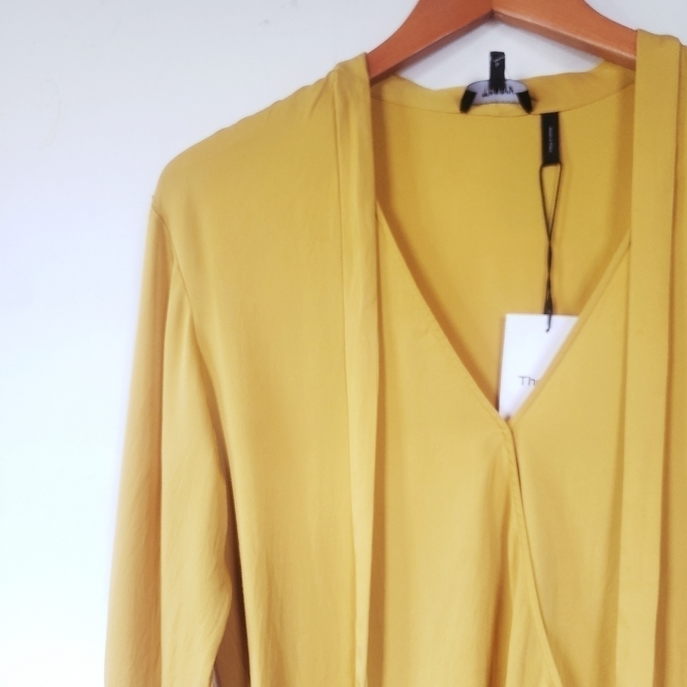 NEW! THEORY Designer Silk Splice Style Tie Neck Blouse Top Small. - Picture 4 of 9